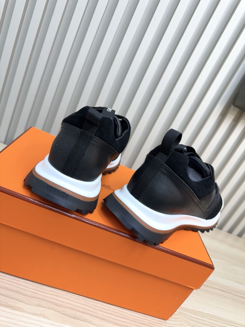 H**me5 sneaker